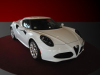 [Vista di 3/4 dell'Alfa Romeo 4C]