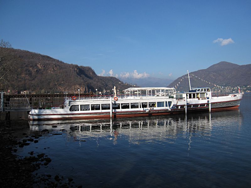 [La nave Ticino ormeggiata a Porto Ceresio]