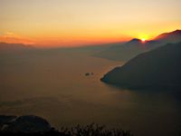 [Panorama del Lago Maggiore al tramonto visto dall chiesa di San Rocco sopra Maccagno]
