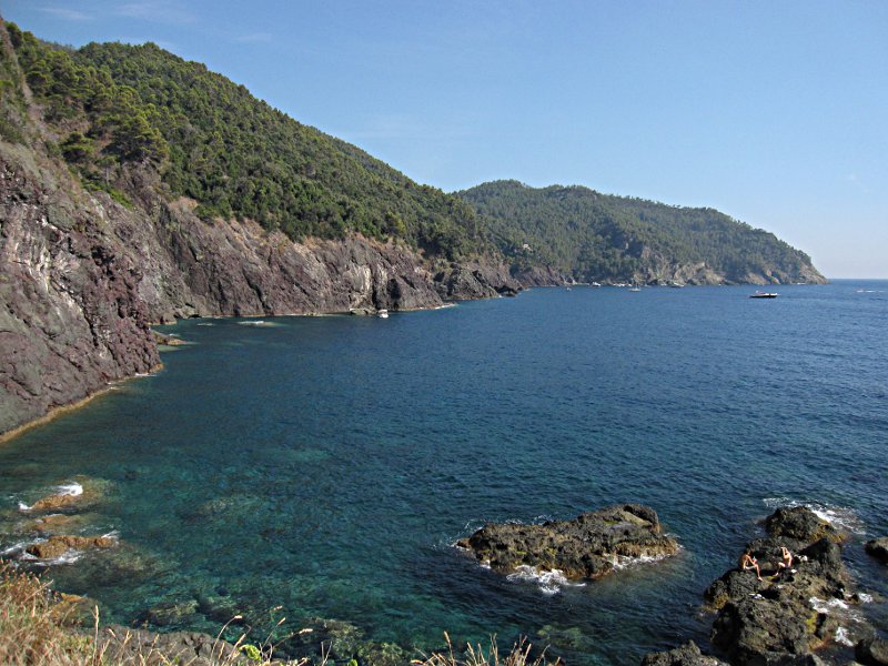 [La costa tra Punta dei Marmi e Punta di Monte Grosso a Framura]