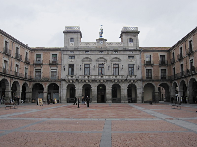 [Municipio di Avila, in Plaza del Mercado Chico]
