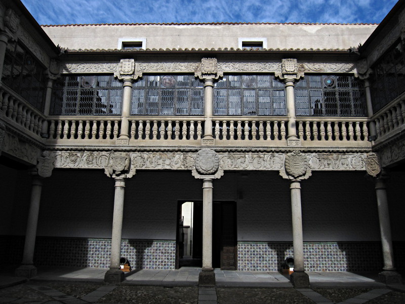 [Cortile interno del Palacio de Polentinos ad Avila]