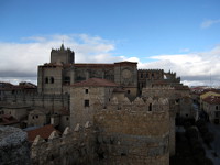 [Vista laterale della Cattedrale di Avila dalle mura]