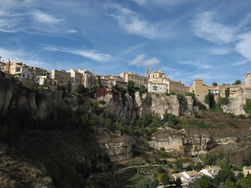 [La città alta di cuenca, abbarbicata sulla gola del fiume Huécar]