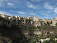 [La città alta di cuenca, abbarbicata sulla gola del fiume Huécar]
