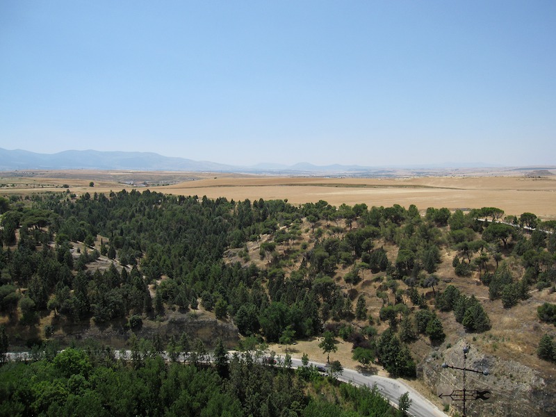 [Il paesaggio intorno a Segovia visto dalla torre dell'alcazar.]