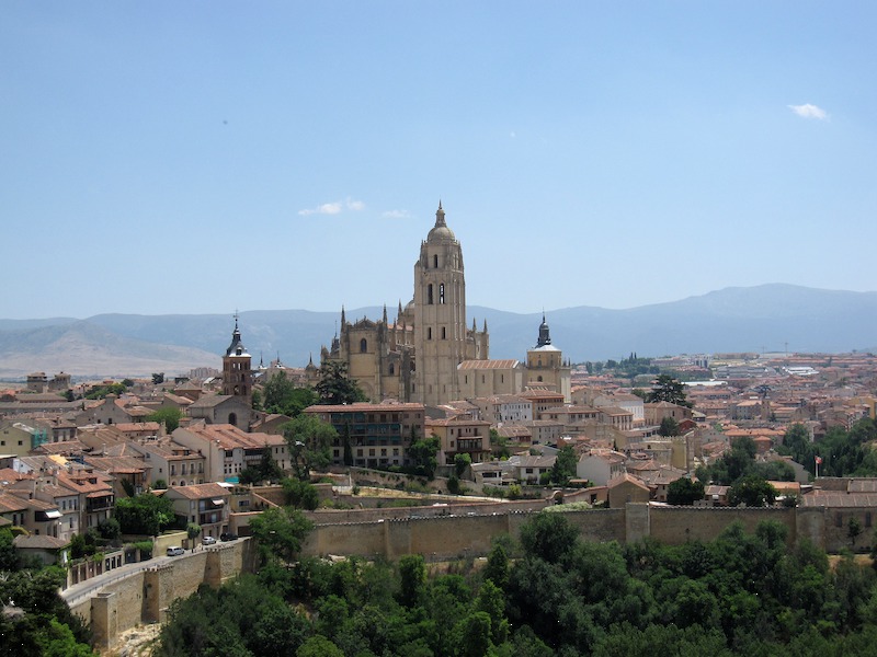 [Panorama di Segovia dalla torre dell'Alcazar.  Al centro la cattedrale.]