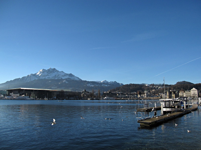 [Il monte Pilatus visto dal lago dei Quattro Cantoni]