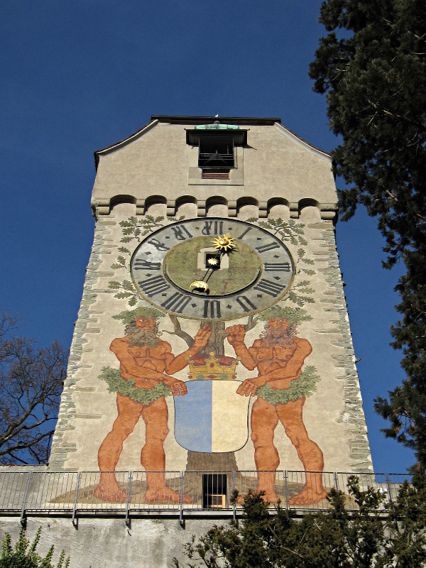 [La Zytturm, torre dell'orologio delle mura di Lucerna]