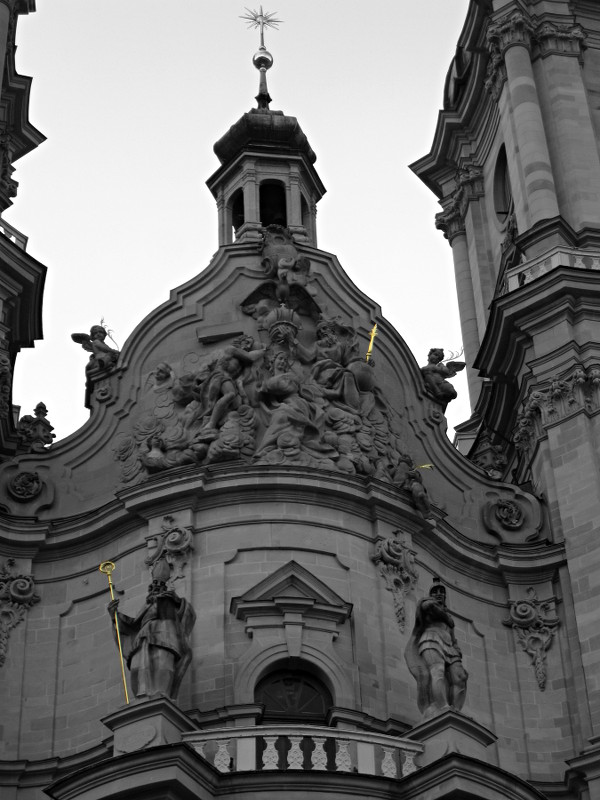 [Gruppo scultoreo sulla facciata della cattedrale di San Gallo]