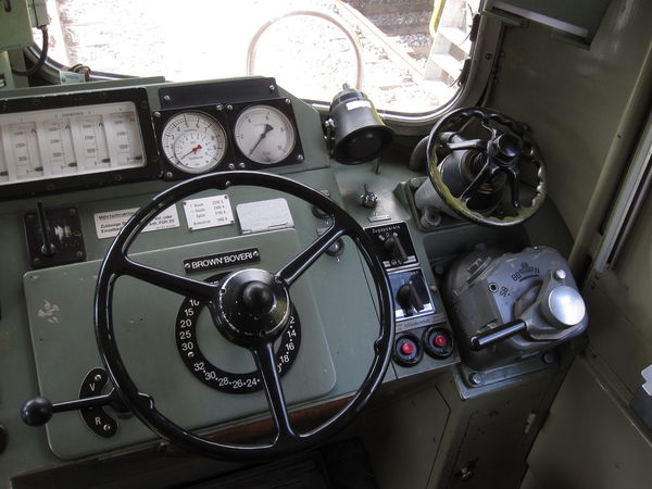 [Banco di manovra della locomotiva elettrica Ae 8/8 BLS]