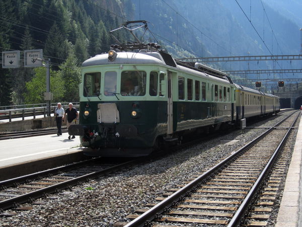 [Elettromotrice storica Be 4/4 761 BN in stazione a
Goppenstein]
