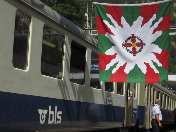 [Treno storico in partenza da Goppenstein]