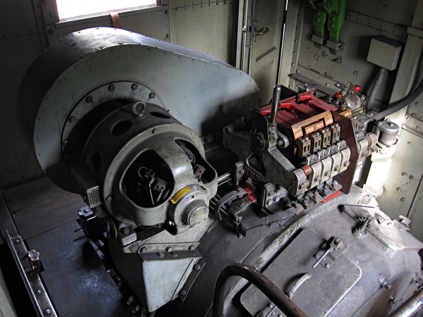 [Motore di
trazione e ventilatore della locomotiva elettrica Ce 4/6 307]