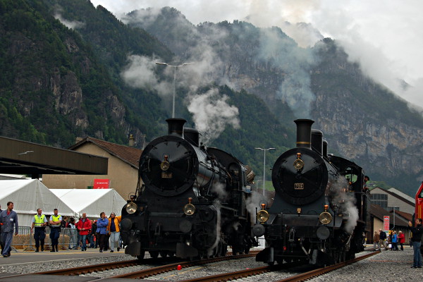 [Locomotive a vapore C 5/6 2978 &laquo;Elefant&raquo; e A 3/5 705 (Erstfeld, 4 giugno 2016)]