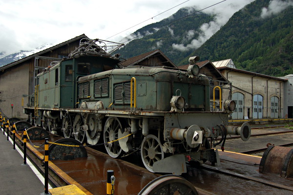 [Locomotiva elettrica Ce 6/8<sup>II</sup> 14270
(Erstfeld, 4 giugno 2016)]
