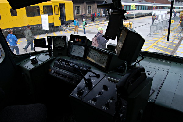 [Banco dell'elettrotreno RAe 1053 &laquo;TEE II&raquo; (Erstfeld, 4 giugno 2016)]