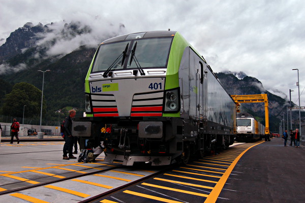 [Locomotiva elettrica Re 475.401 (Erstfeld, 4 giugno 2016)]