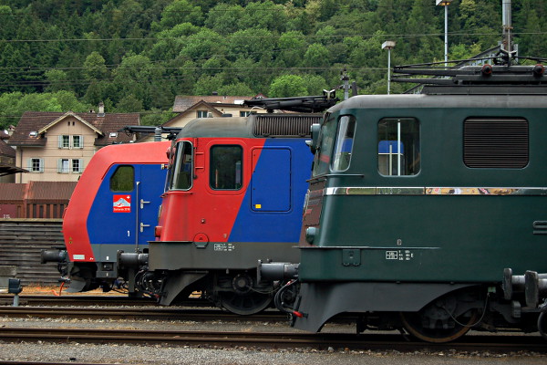 [Profilo delle locomotive elettriche Re 482.023, Re 620.033 e Ae 6/6
11421 &laquo;Graubünden&raquo; (Erstfeld, 4 giugno 2016)]