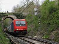 [Re 484 con treno merci]