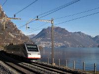 [Elettrotreno ETR 470 in transito a Melide mentre effettua un EuroCity Zurigo-Milano]