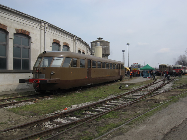 [Automotrice diesel
ALn&nbsp;556.2331 di produzione Breda a Milano Smistamento]
