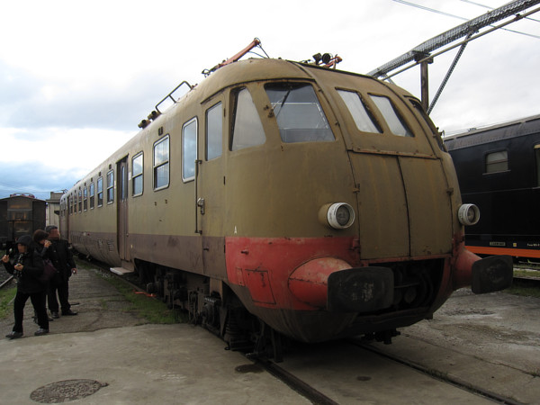 [Automotrice elettrica storica FS  ALe&nbsp;840.012 sul piazzale della
Squadra Rialzo di Milano Centrale.  Milano, 23 marzo 2014.]