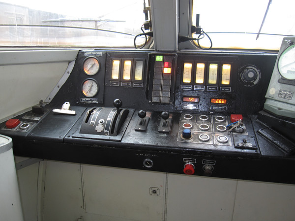 [Banco di manovra  dell'elettrotreno FS ETR.401 "Pendolino".
Milano, 23 marzo 2014.]